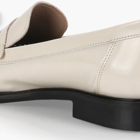 Almost new B2 Browns Ivory Bishop Loafer Size 7 - Picture 4 of 8